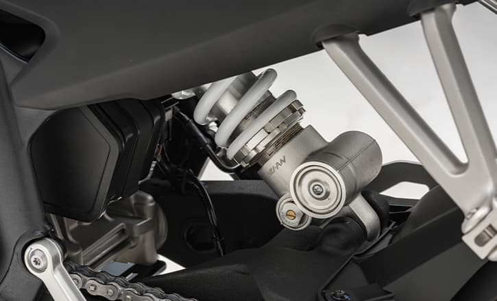 500RR: 41 mm adjustable inverted fork and fully adjustable rear monoshock