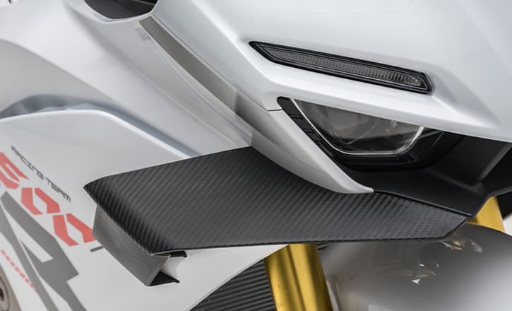 500RR: Spoiler and headlight eyebrow design