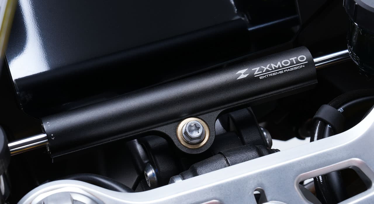 820RR: Integrated steering damper