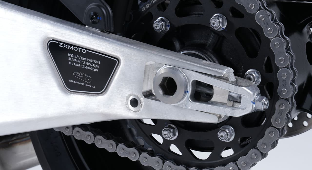 820RR: Quick-release rear wheel design