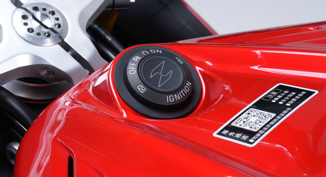 820RR: Keyless inductive ignition