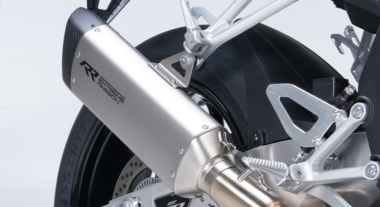 820RR: Aluminum-alloy and carbon-fiber muffler