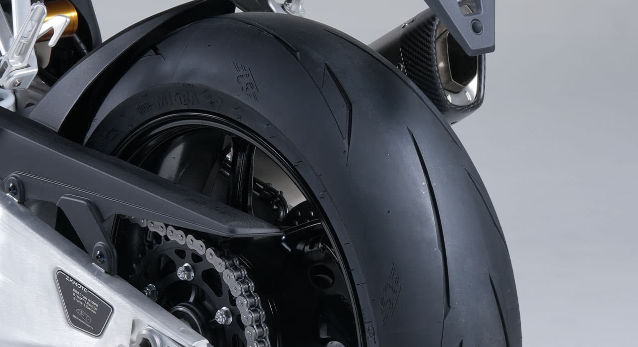 820RR: CST S7 semi-slick tire