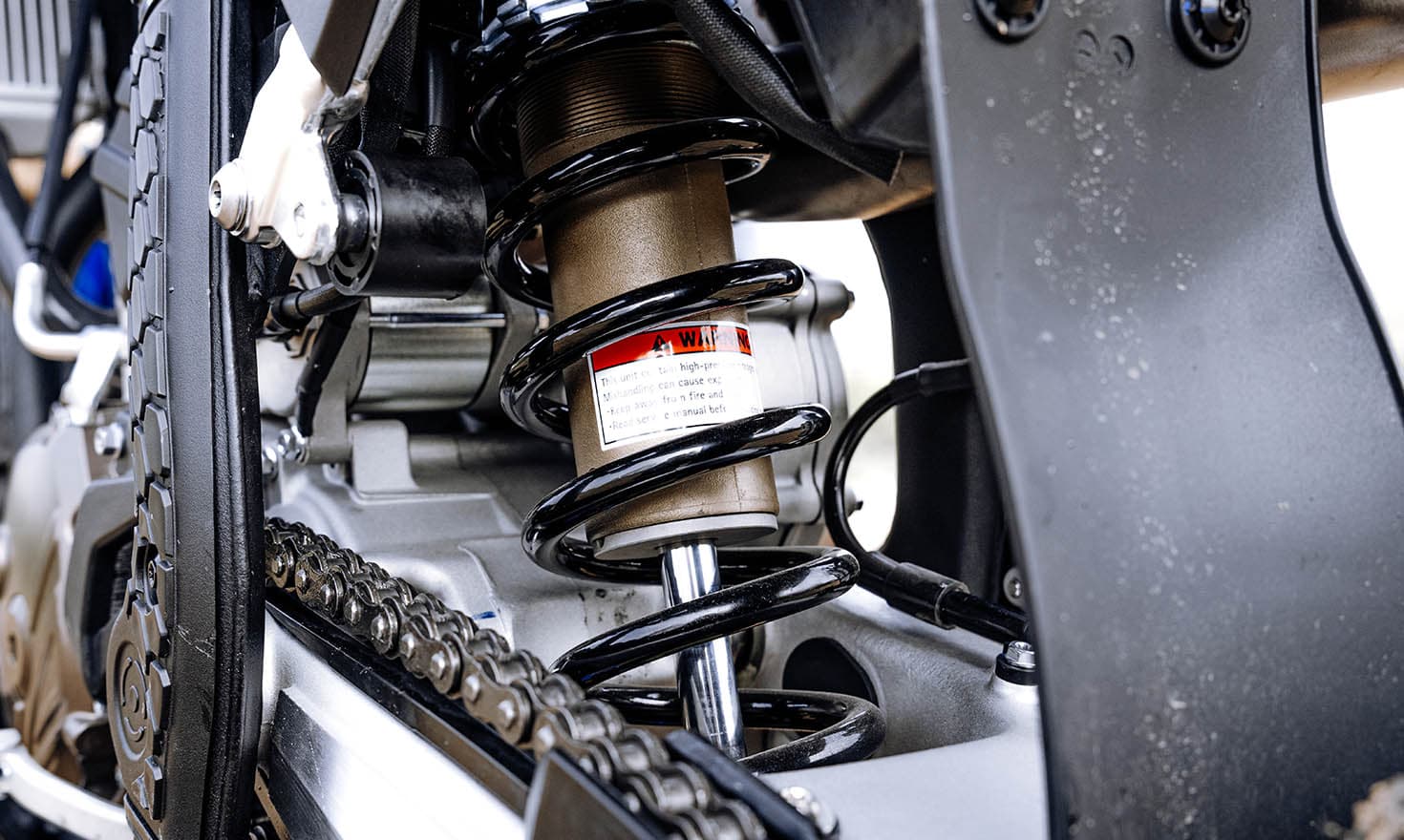 MX250: KYB external-reservoir adjustable rear shock with 302 mm travel