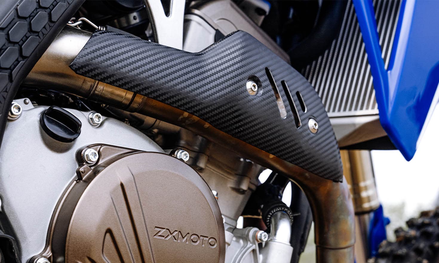 MX250: Carbon-fiber exhaust guard