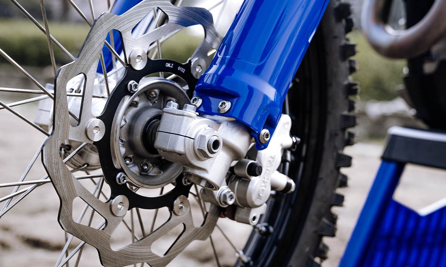 MX250: Aluminum-alloy wheel axle