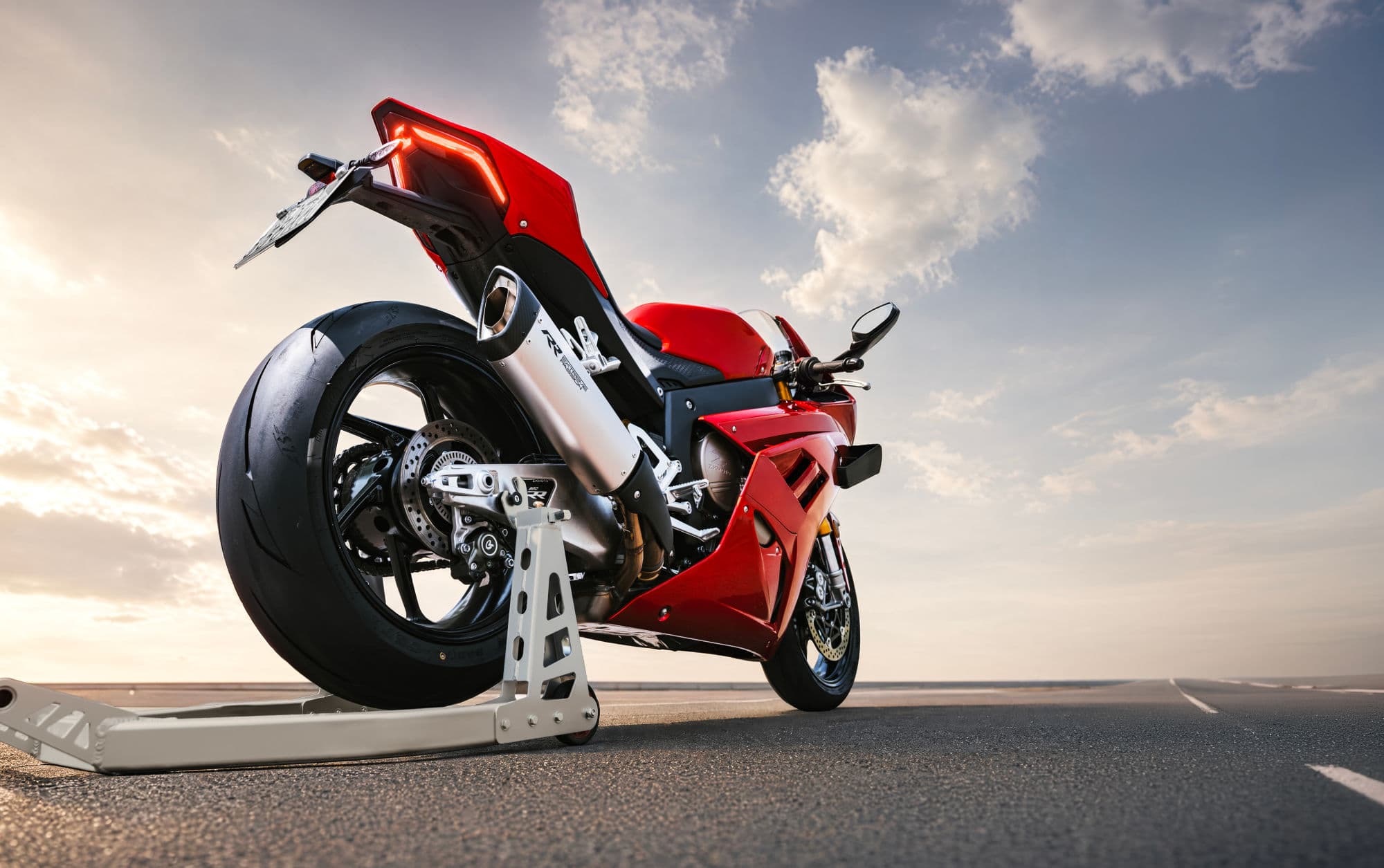 820RR gallery view 3